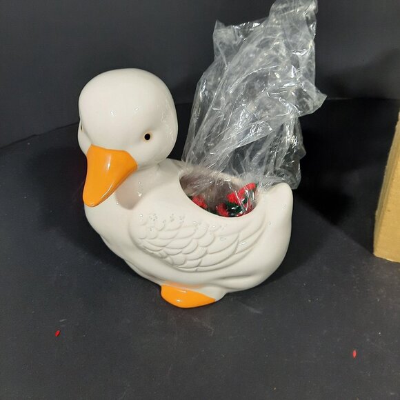 Vintage Christmas Around the World Goose Planter hat scarf plant NOS - Picture 3 of 3